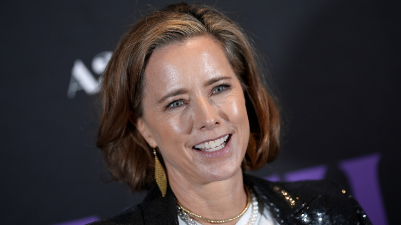Téa Leoni smiling