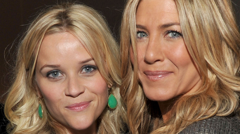 Reese Witherspoon and Jennifer Aniston pose for a picture