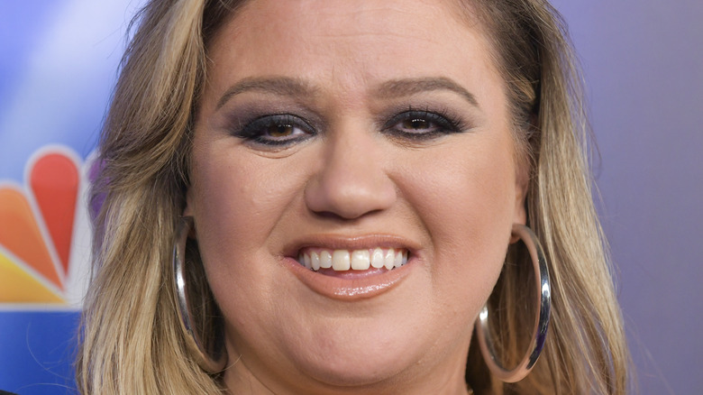 Kelly Clarkson smiling at event