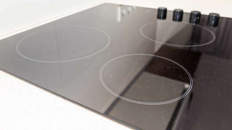 heres the surprising way you can make your glass stovetop shine 1619182260