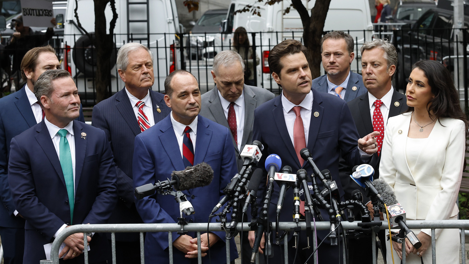 トランプ氏の裁判で共和党議員らが家族の欠席に厳しい焦点を当てる