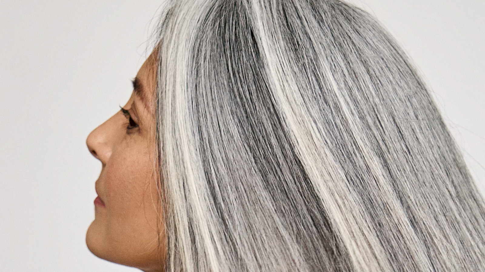 The Hack That Will Keep Your Gray Hair Luminous