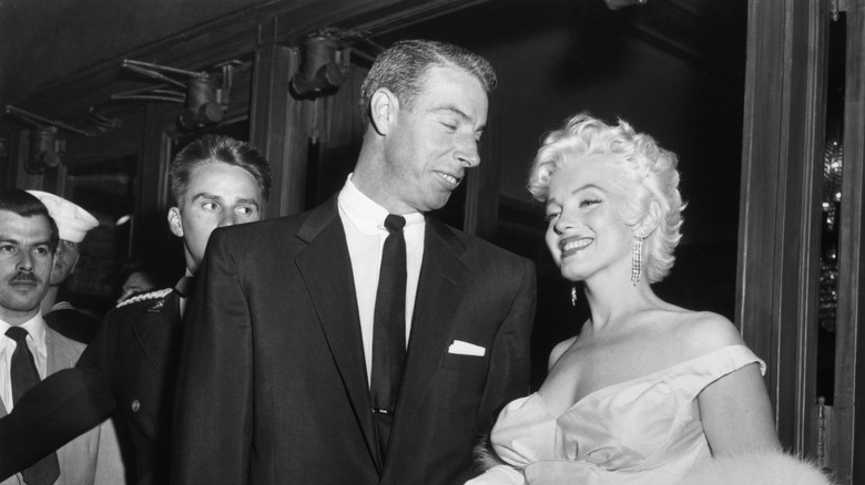 Joe DiMaggio and Marilyn Monroe at a movie premiere 