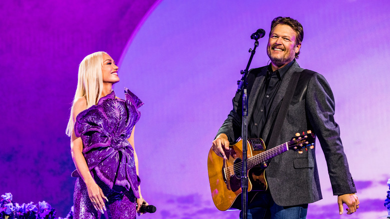 Gwen Stefani and Blake Shelton performing together