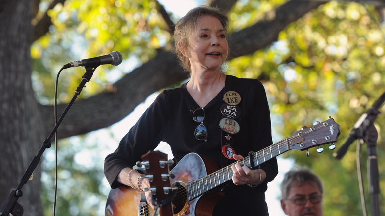 Nanci Griffith performing