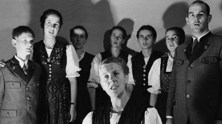 Maria von Trapp and her children singing together