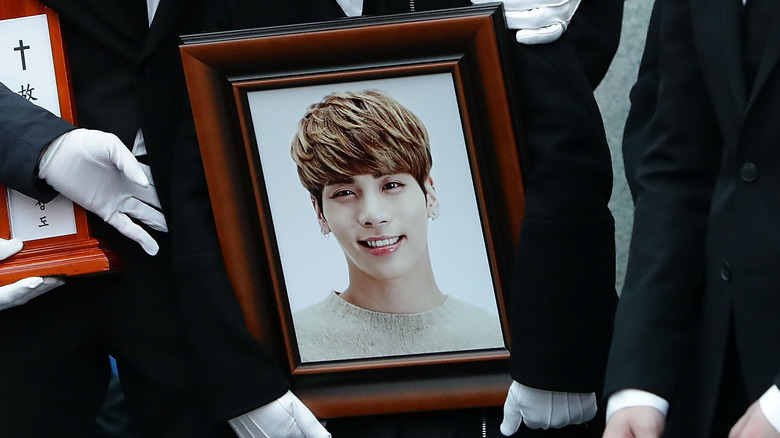 Framed photo of Kim Jong-hyun