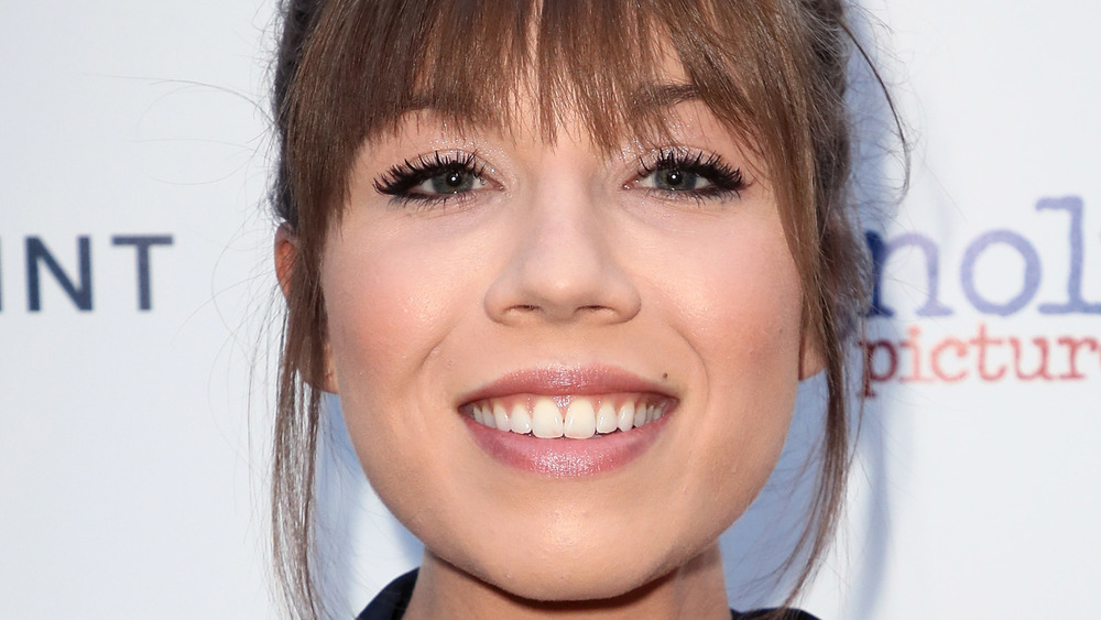Jennette McCurdy smiling