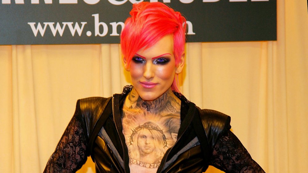Jeffree Star with hot pink hair