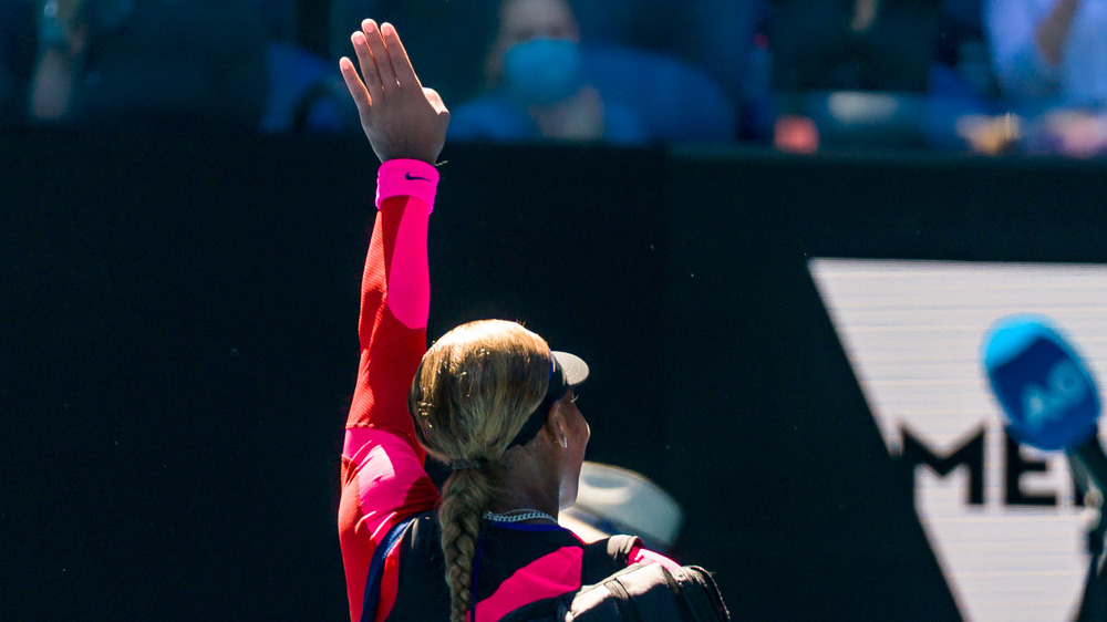 Serena Williams waving at tennis match