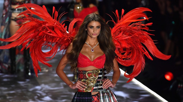 The Huge Difference Between A Victoria's Secret Model And An Angel