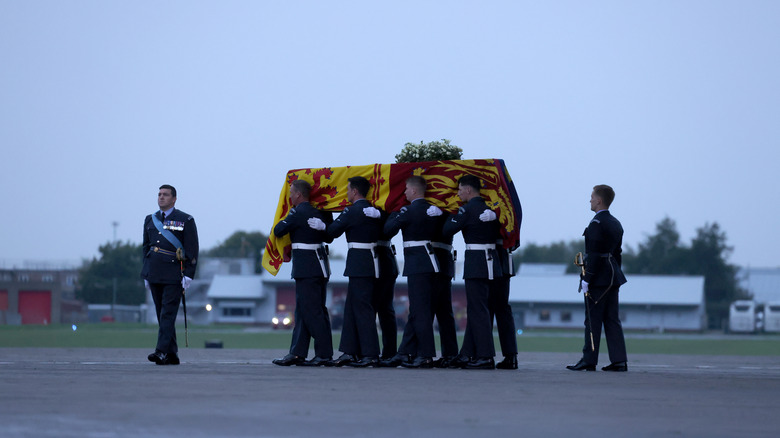 British troops carrying Queen Elizabeth's coffin
