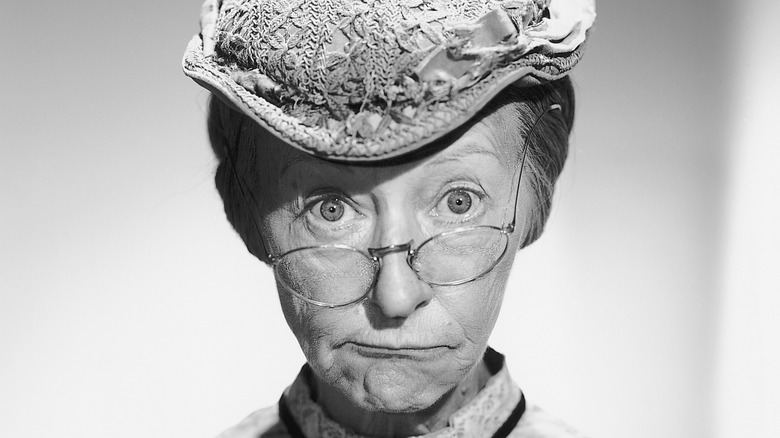 Black and white photo of Irene Ryan as Granny in The Beverly Hillbillies