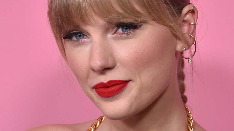 Taylor Swift red carpet