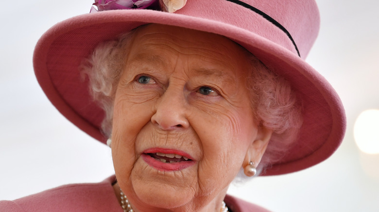 Queen Elizabeth pink hat