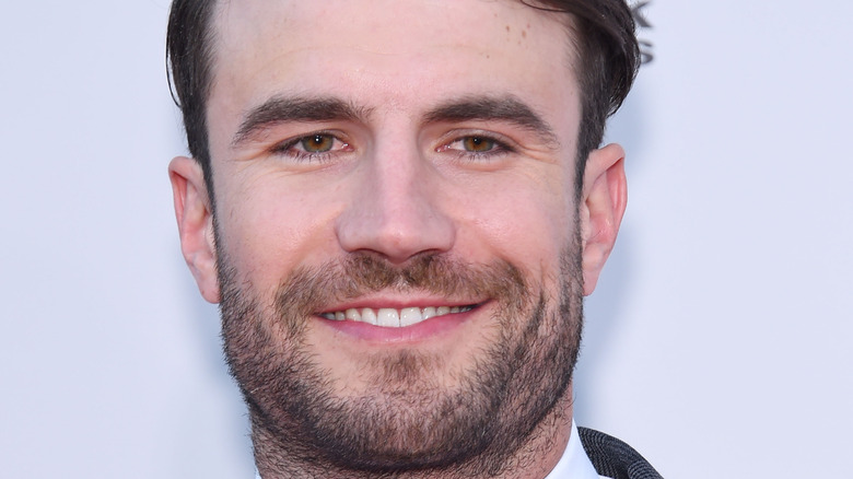 Sam Hunt smiling on the red carpet