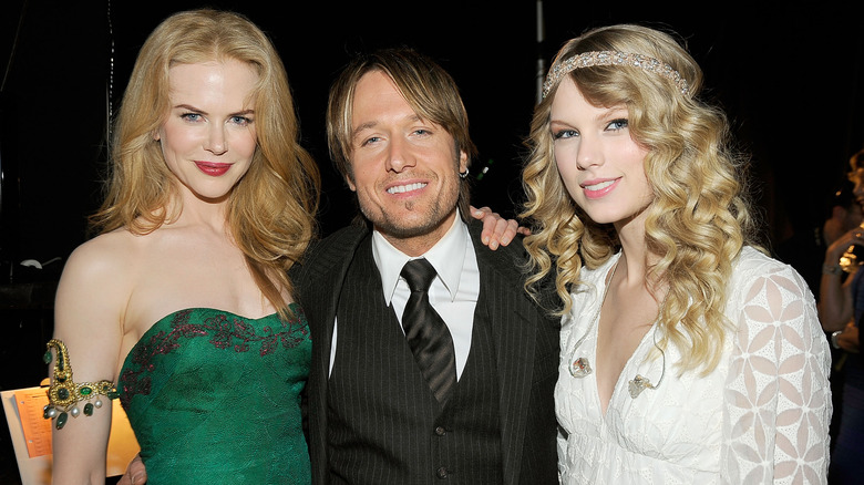 Nicole Kidman, Keith Urban, and Taylor Swift in 2009 at the 44th annual Academy Of Country Music Awards' Artist of the Decade