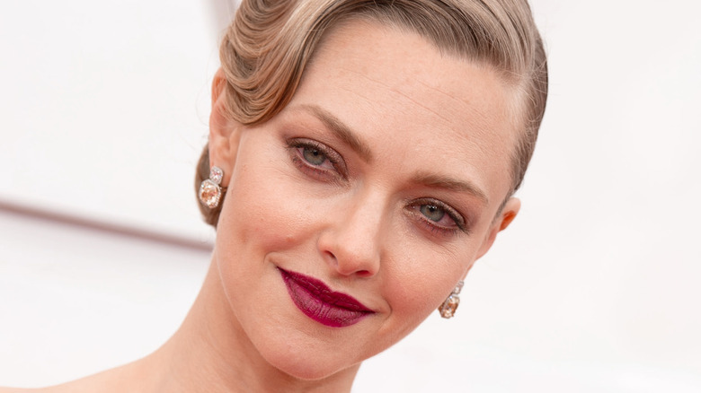 Amanda Seyfried poses on the red carpet