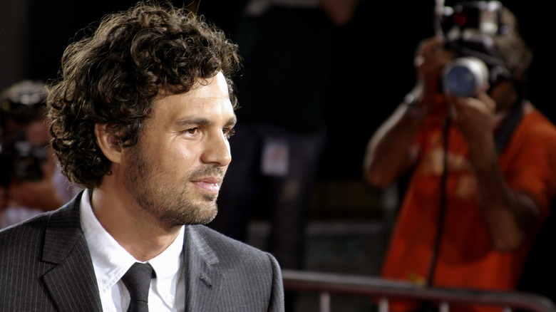 Mark ruffalo posing photographer in background 