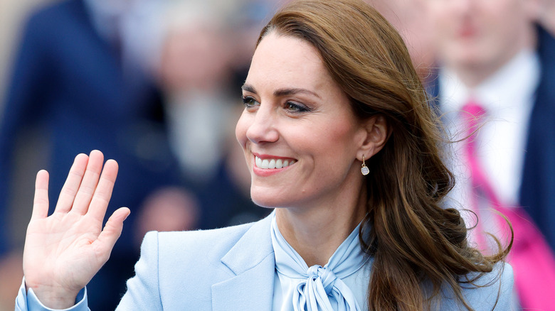 Kate Middleton waving