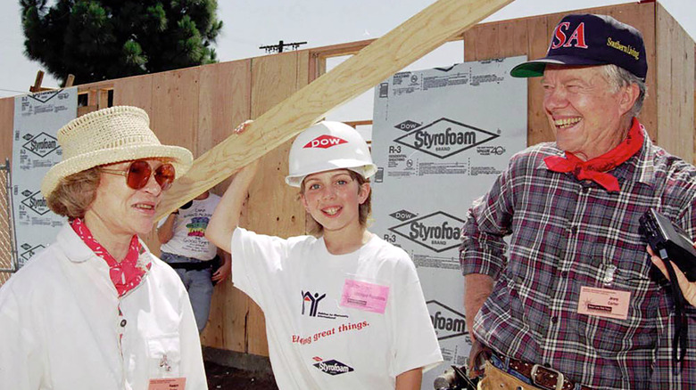 Former U.S. President Jimmy Carter and Rosalynn Carter speak with Taran Noah Smith (center) from the television show "Home Improvement," June 19, 1995 in Watts section of Los Angeles, California.