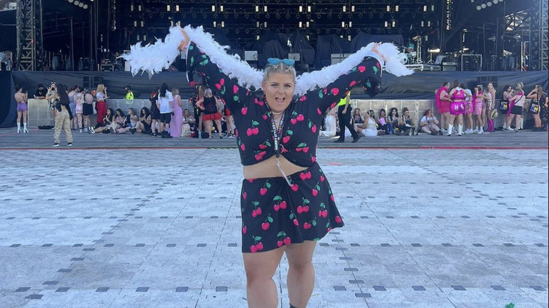 woman posing with feather boa