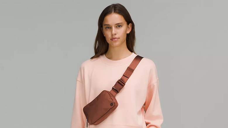 Model wears the Lululemon Everywhere Belt Bag 