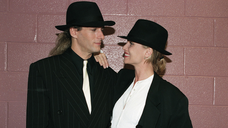 Nicollette Sheridan and Michael Bolton looking at each other in 1994