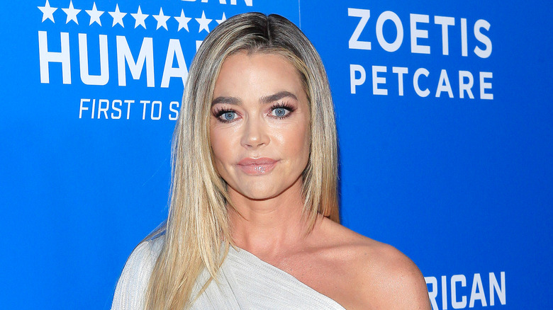 Denise Richards posing on the red carpet