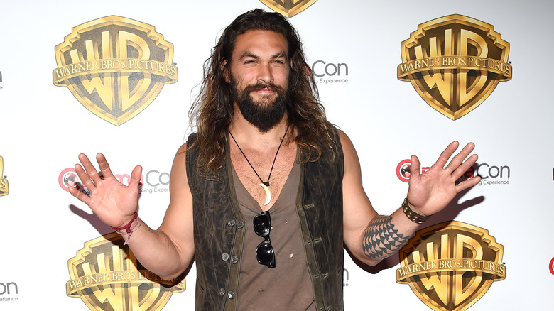 Jason Momoa poses on the red carpet