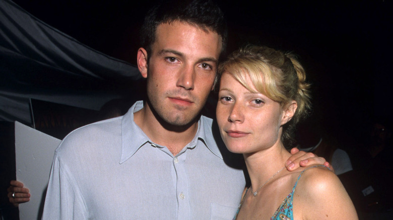 Ben Affleck and Gwyneth Paltrow posing for paparazzi