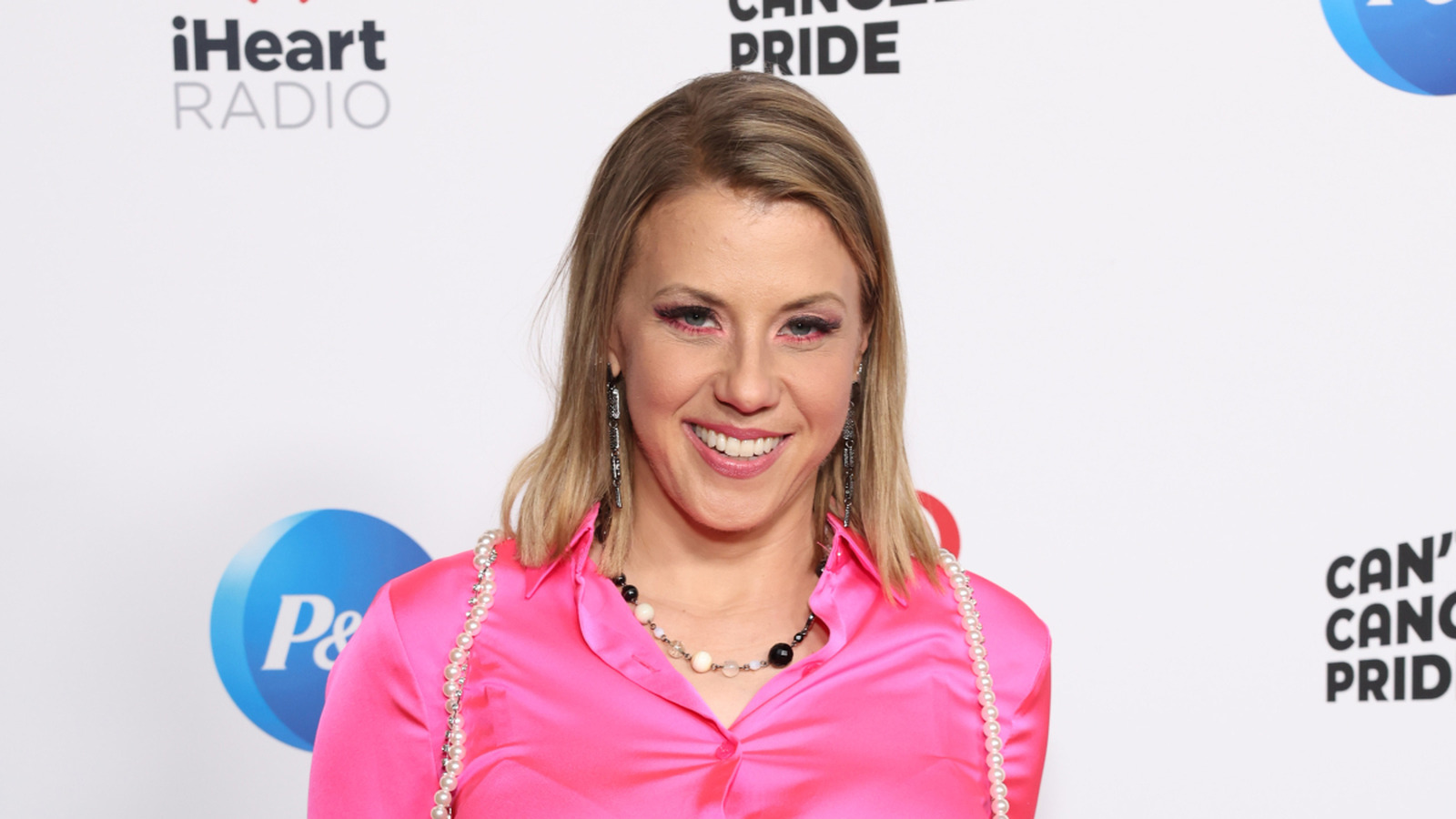 <a href="https://www.thelist.com/1744132/jodie-sweetin-confessions-about-addiction/" target="_blank">The Most Candid Confessions Jodie Sweetin Has Made About Addiction</a>