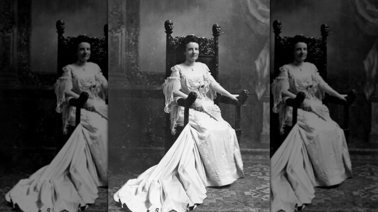 First Lady Edith Kermit Roosevelt poses for an official portrait
