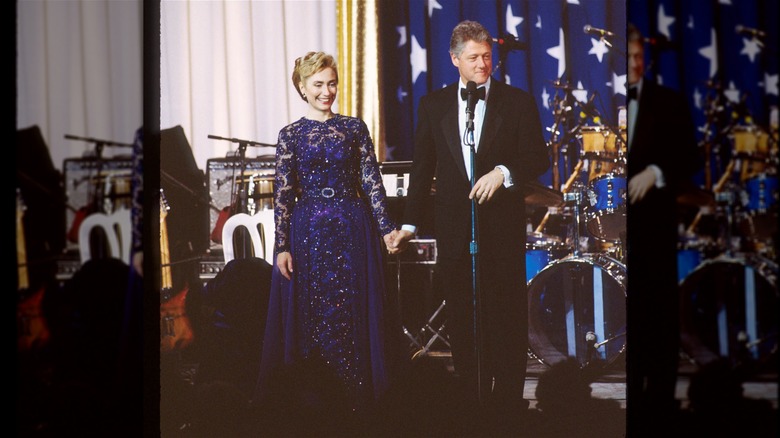 Bill and Hillary Clinton hold hands on stage in Washington, DC (1993)