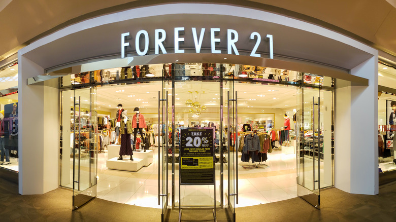 Forever 21 storefront 