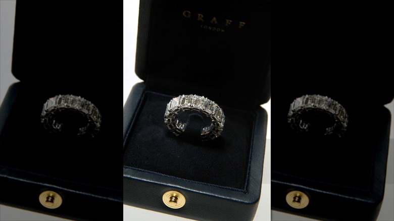 Photo of Melania Trump's wedding band