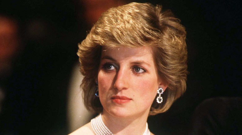 Princess Diana in 1986 wearing a pearl choker