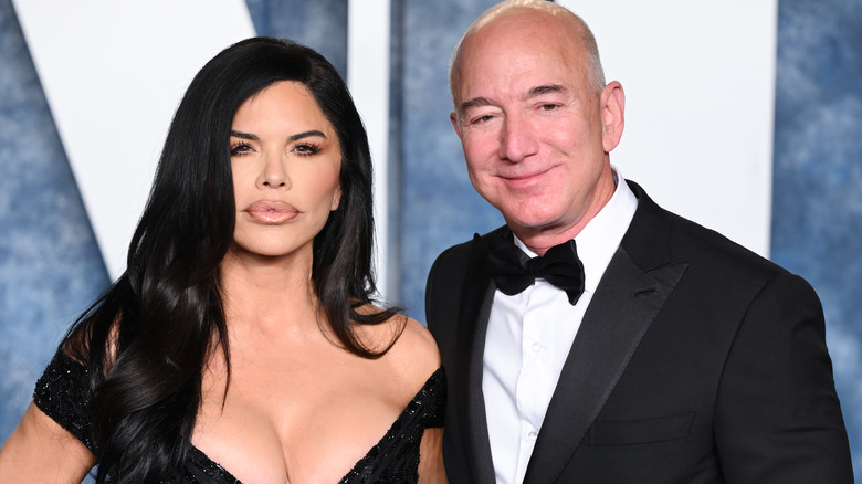 Lauren Sanchez and Jeff Bezos smiling 