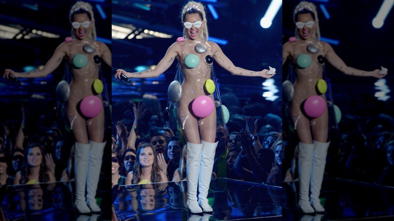 Miley Cyrus dancing on stage
