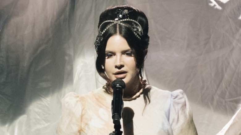 Lana Del Rey performing in Paris in 2023