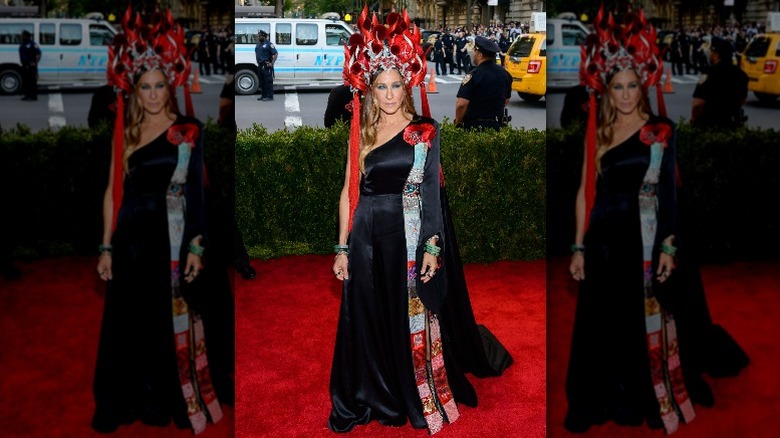 Sarah Jessica Parker posing for a photo at the 2019 Met Gala