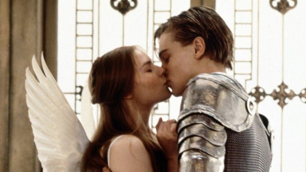 Romeo and Juliet kissing in Romeo + Juliet