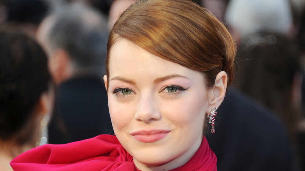 Great Outfits in Fashion History: Emma Stone in Sequined Chanel -  Fashionista