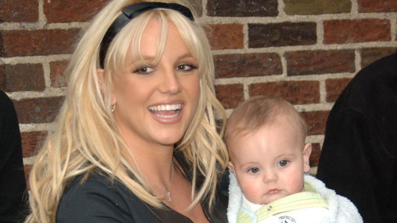 Britney Spears holding baby Sean Preston Federline in 2006
