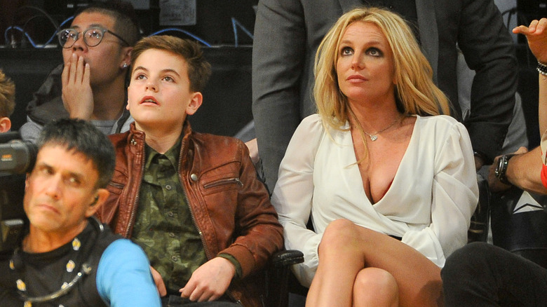 Sean Preston Federline with Britney Spears at a 2017 basketball game
