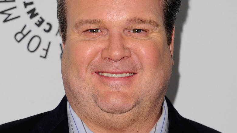 Eric Stonestreet smiling on the red carpet