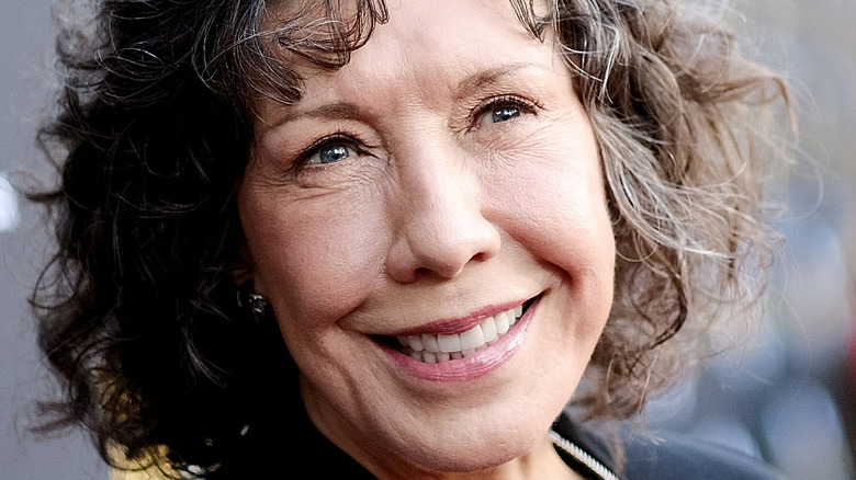 Lily Tomlin smiling on the red carpet