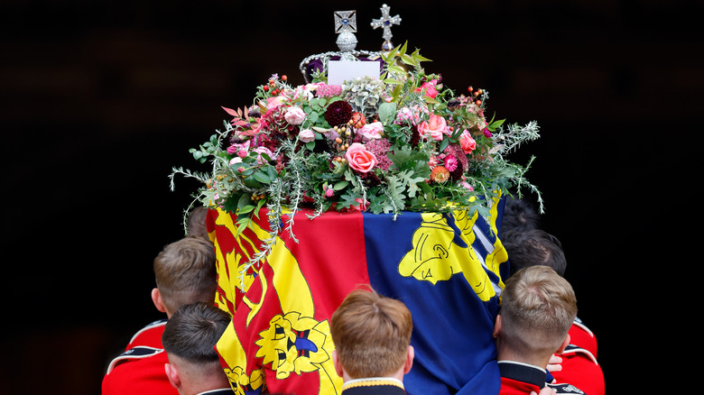 Queen Elizabeth coffin pallbearers