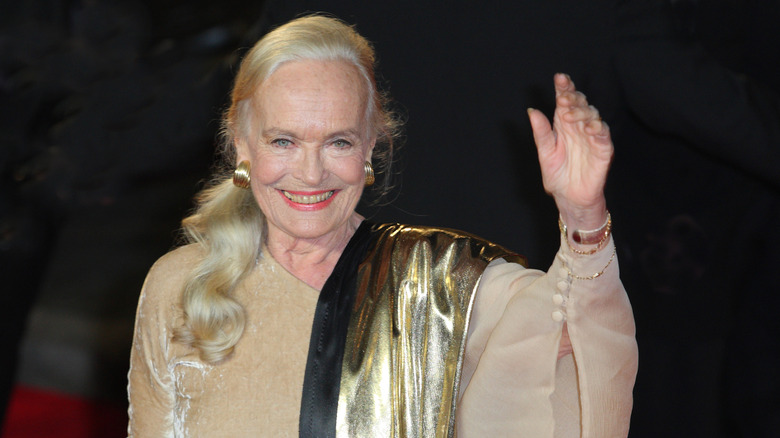 Shirley Eaton smiling and waving