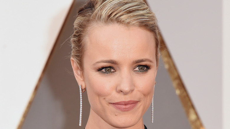 Rachel McAdams poses on the Golden Globes red carpet